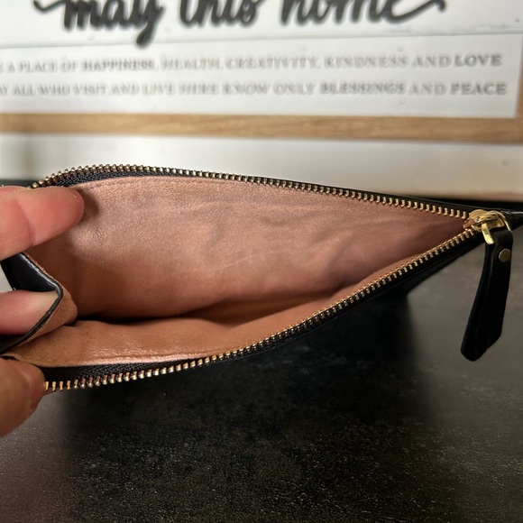 Kate Spade ♠️ - Picture 2 of 3